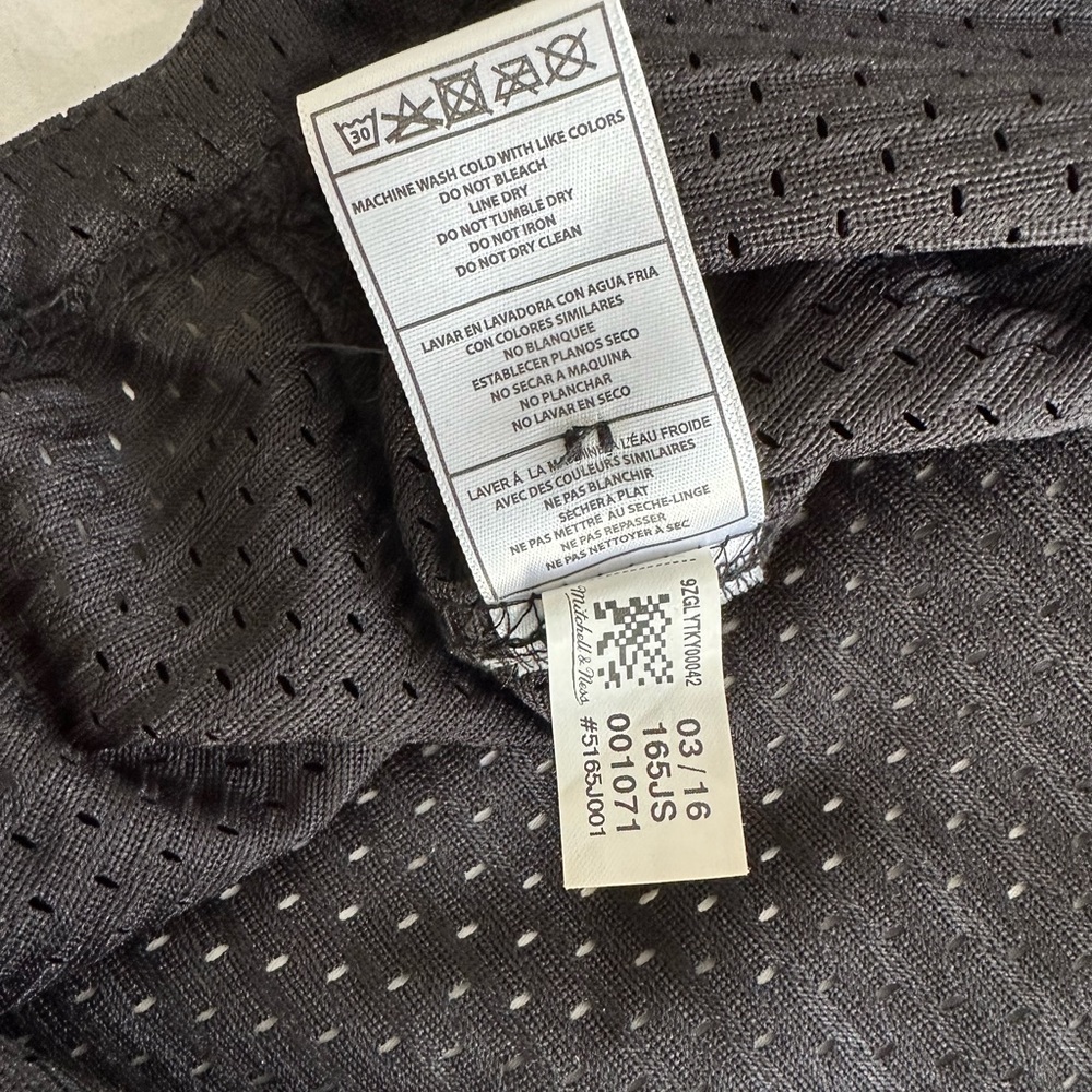✨ SOLD ✨ EUC!! Mitchell & Ness Short Sleeve Mesh Brooklyn Nets Jersey Men’s XS - Picture 11 of 11